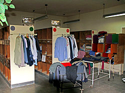 מכבסה ומחסן בגדים