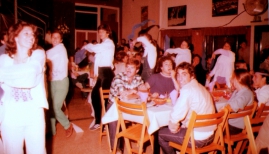 ריקוד נשים- פסח באשדות של שנות ה-70'. הצילום באדיבות הארכיון