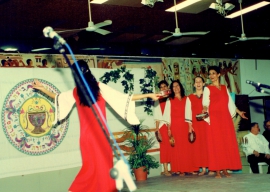 ריקוד נשים- "אשירה לה'"- פסח באשדות של שנות ה-90'. הצילום באדיבות הארכיון