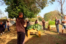 קטיף ירקות בגינה האקולוגית הקהילתית 30.3.21 (14)