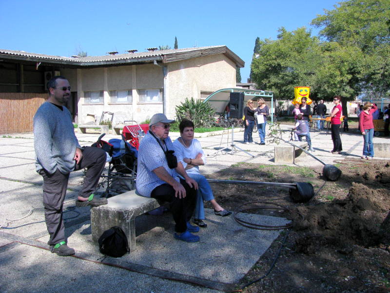 ט'ו בשבט 2009 חנוכת גן השעשועים (16)