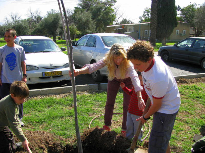 ט'ו בשבט 2009 חנוכת גן השעשועים (39)