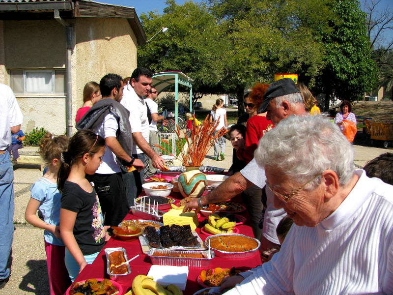 ט'ו בשבט 2009 חנוכת גן השעשועים (46)