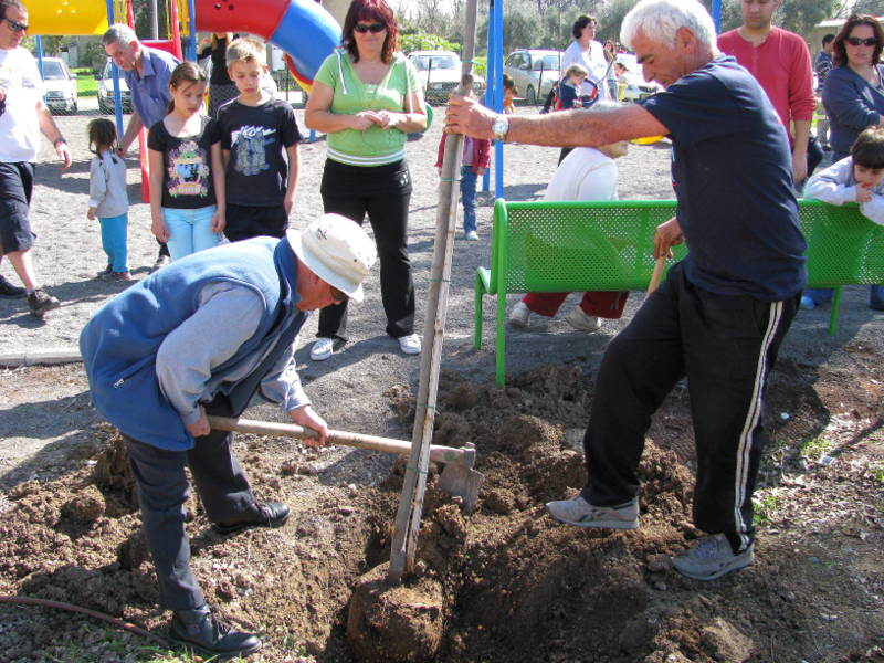 ט'ו בשבט 2009 חנוכת גן השעשועים (33)