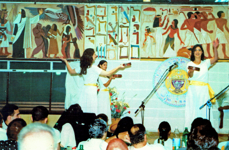 "בתופים ובמחולות"- ריקוד בנות- פסח באשדות של שנות ה-90'. הצילום באדיבות הארכיון