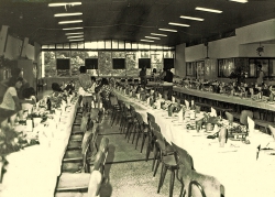 עריכת חדר האוכל ראש השנה 1980. הצילום באדיבות הארכיון